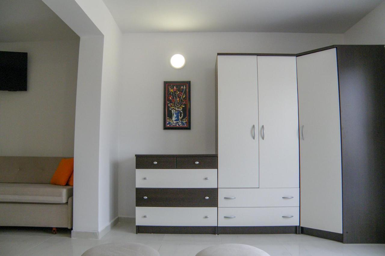 Lada Apartmani Novalja Buitenkant foto