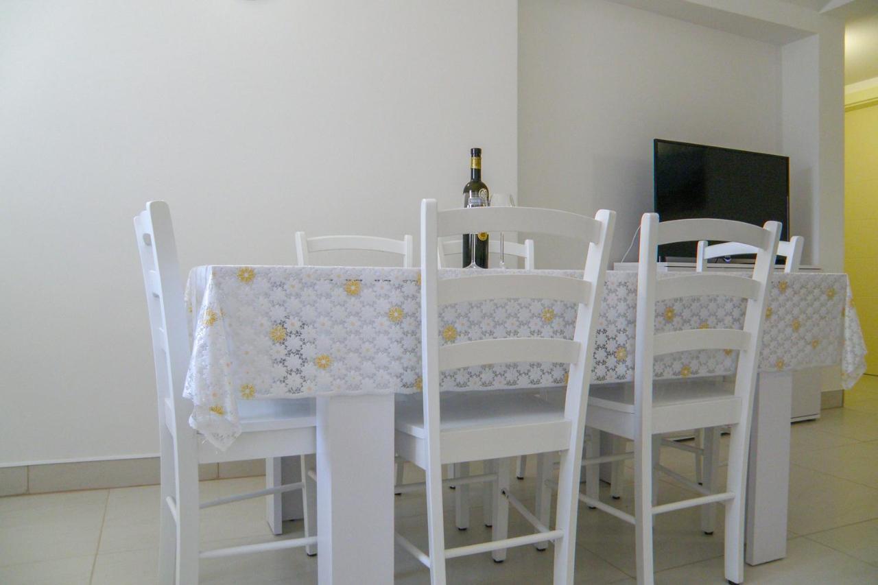 Lada Apartmani Novalja Buitenkant foto