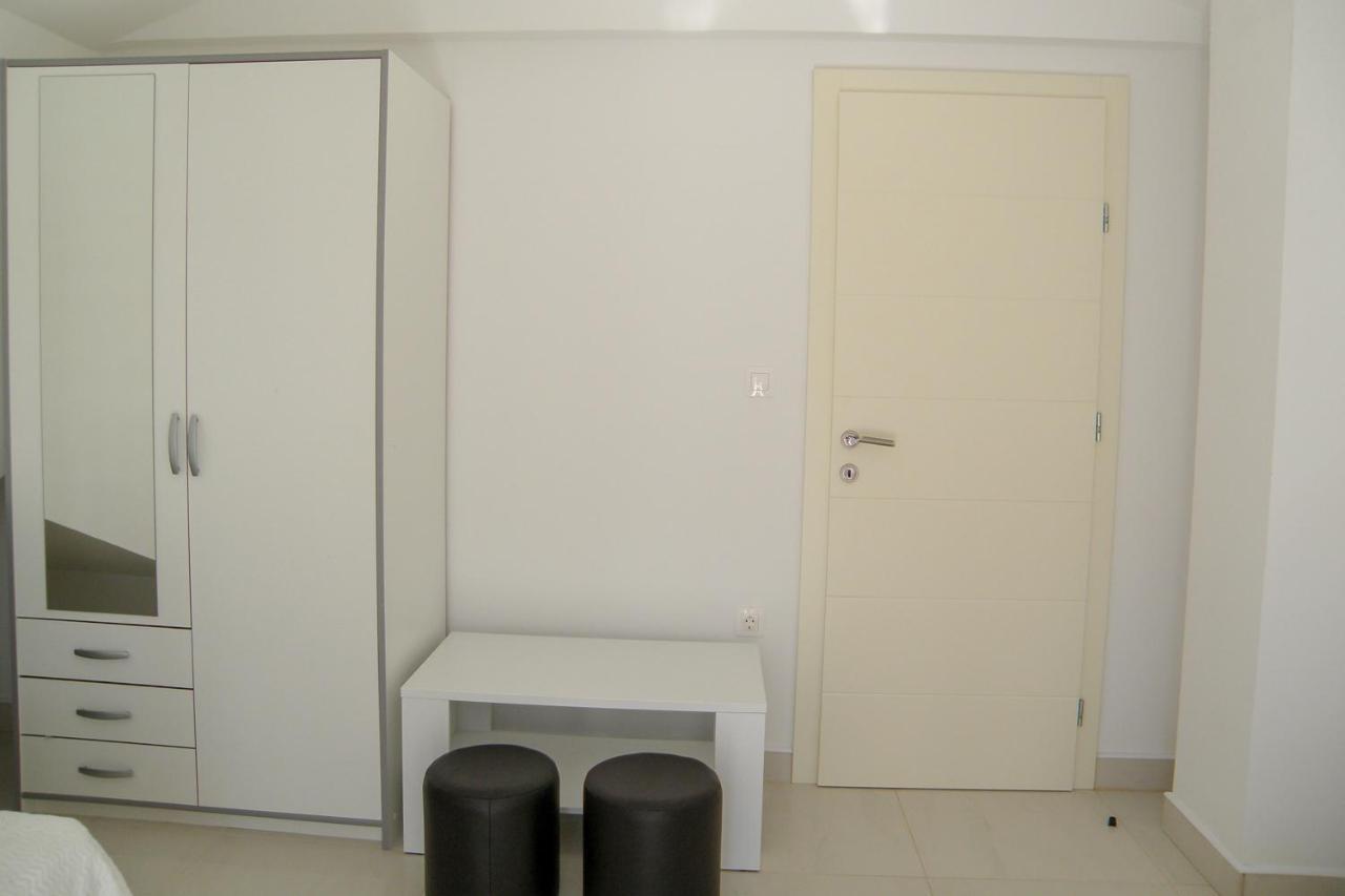 Lada Apartmani Novalja Buitenkant foto