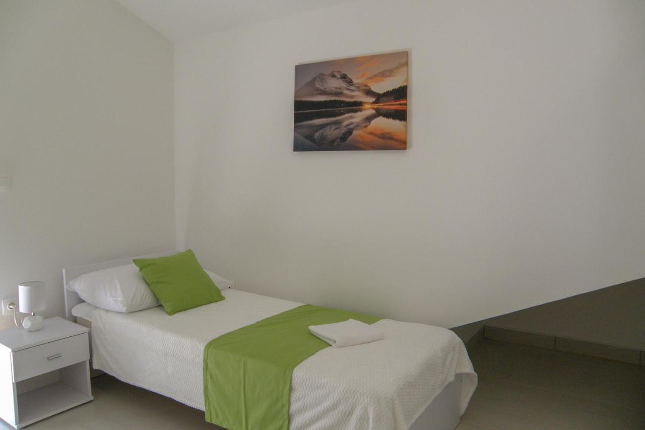 Lada Apartmani Novalja Buitenkant foto