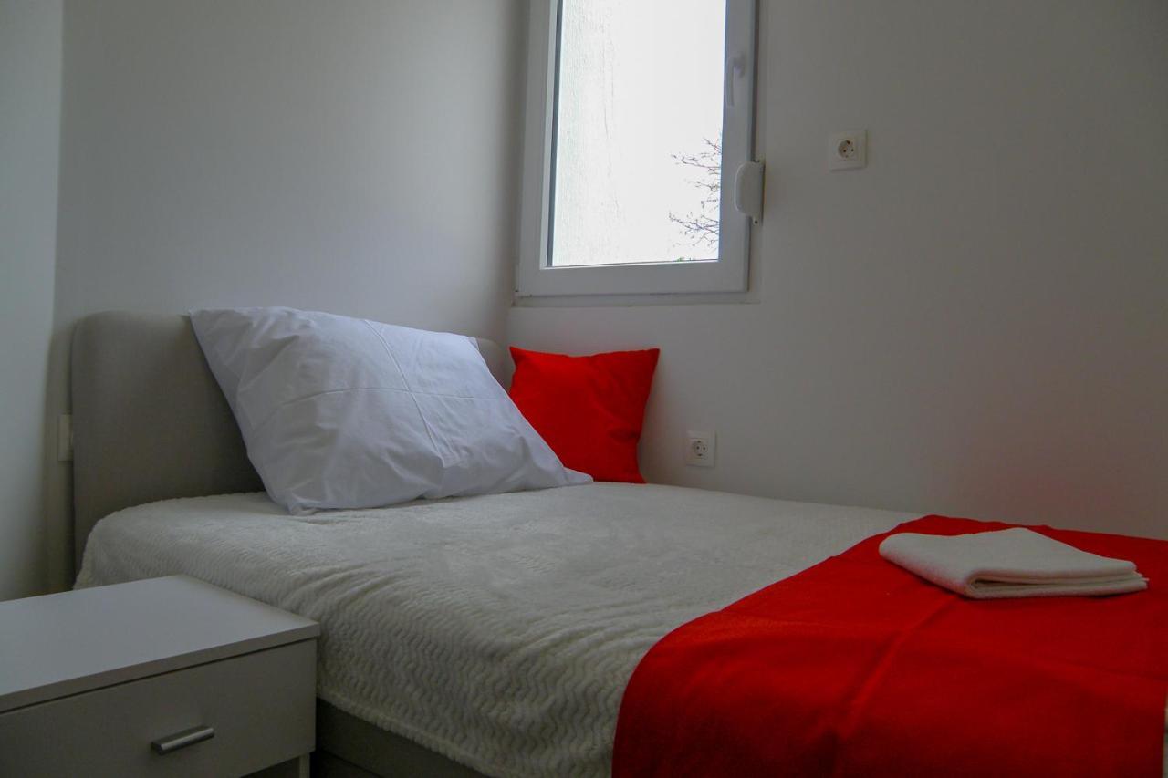 Lada Apartmani Novalja Buitenkant foto