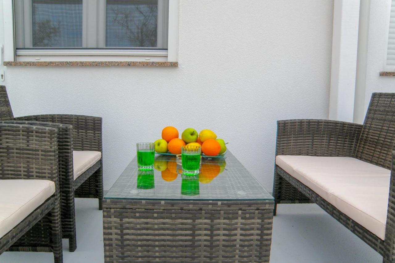 Lada Apartmani Novalja Buitenkant foto