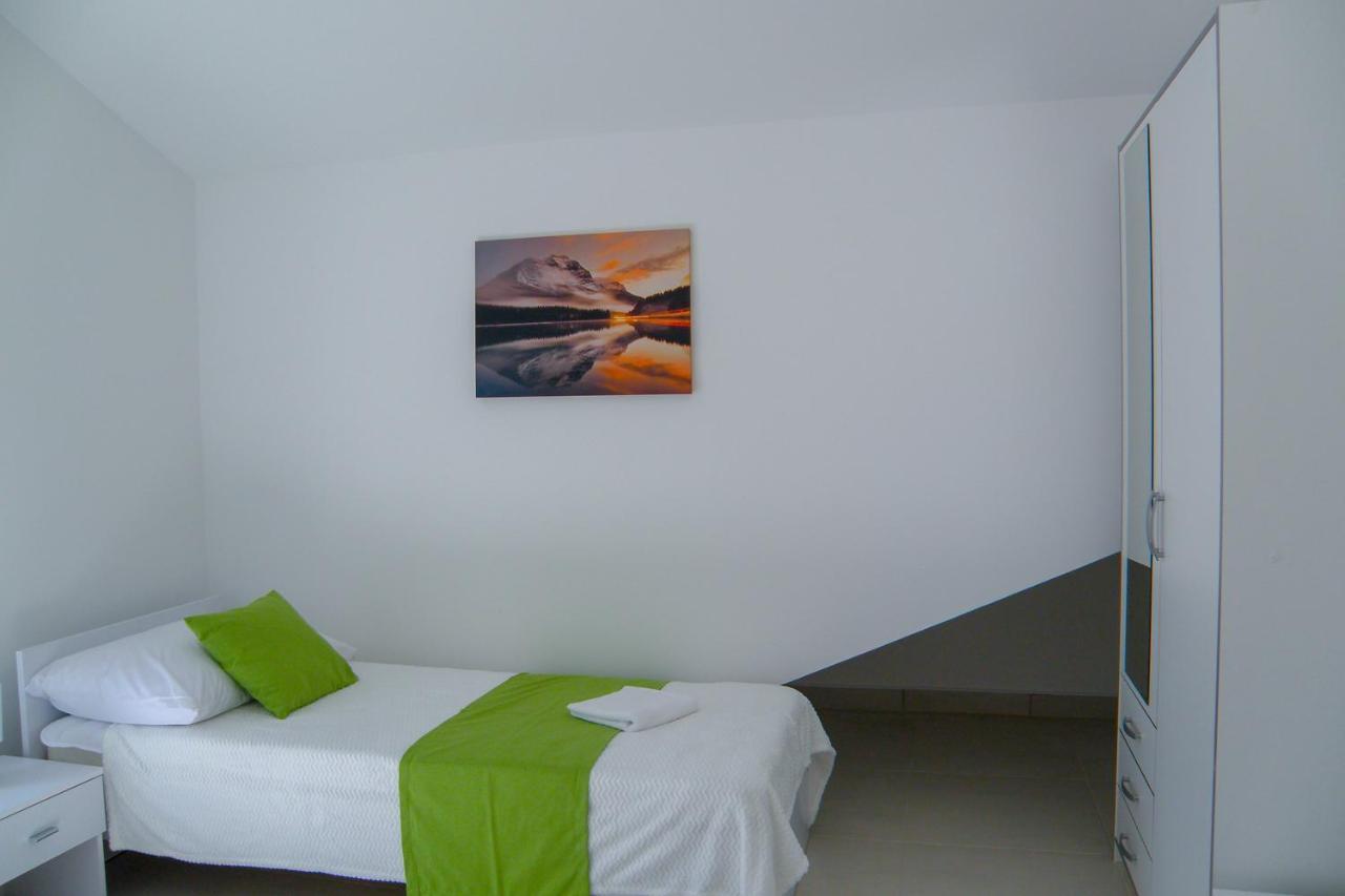 Lada Apartmani Novalja Buitenkant foto